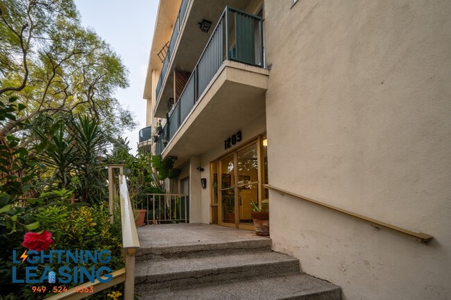 Building Photo - 1203 Kings Rd