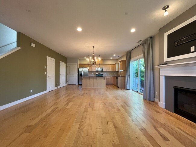 Building Photo - Modern 4-Bedroom End Unit with Community A...