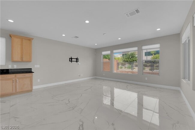 Building Photo - 10254 Kesington Dr
