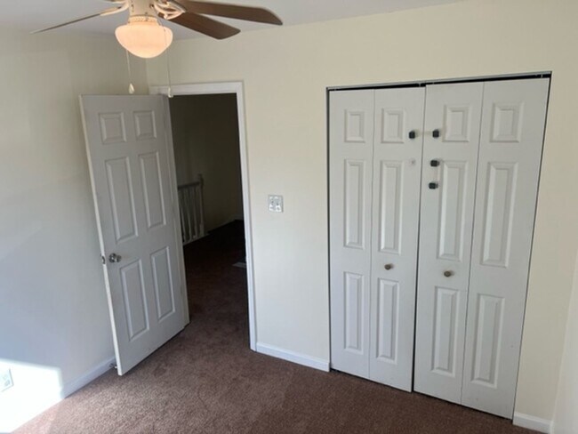 Building Photo - 5382 Leicester Ct