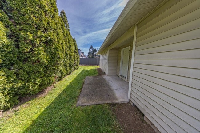 Building Photo - One Level Ranch Home - Three Bedrooms - Updated in 2024