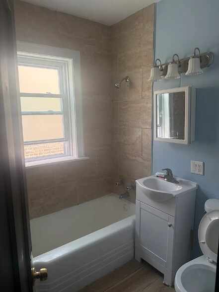 Building Photo - 10919 S Vernon Ave