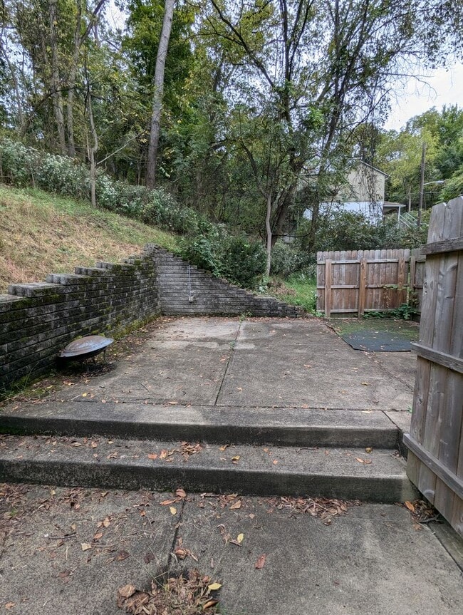 Building Photo - COMING SOON 2 Bedroom 1.5 Bathroom Single ...