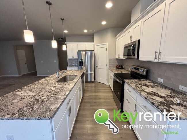 Building Photo - Beautiful 4 Bedroom 2.5 Bathroom Tacoma Home for Rent in Secluded Community!