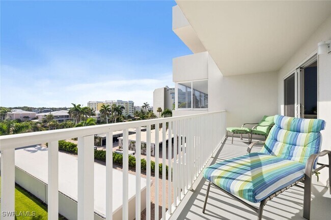 Building Photo - 1977 Gulf Shore Blvd N