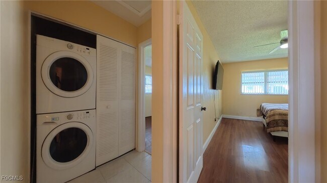 Building Photo - 10 Dawn Flower Cir