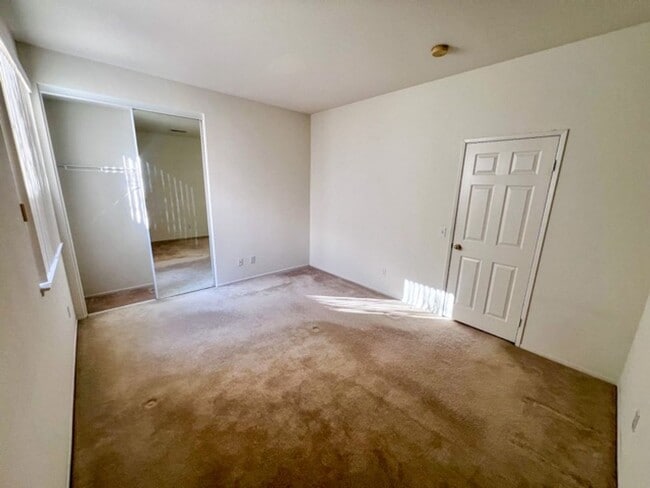 Building Photo - Large 4 bedroom Murrieta home with a loft ...