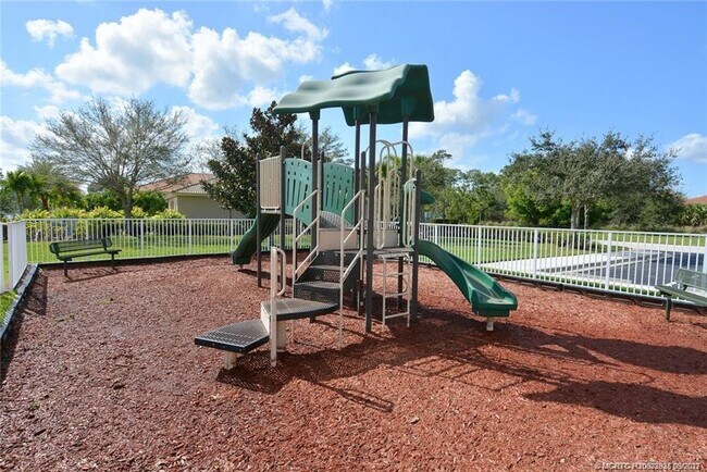 Building Photo - 1423 SE Legacy Cove Cir