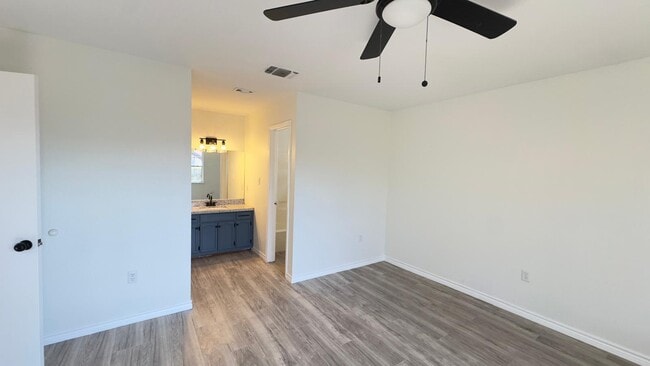 Building Photo - 1239 Glen Haven Dr