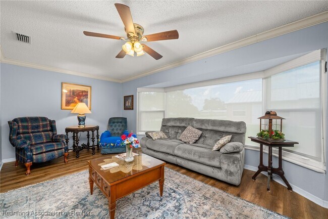 Building Photo - 360 Grove Cir