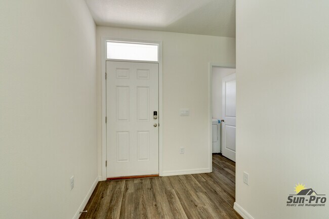 Building Photo - 982 Commons Way