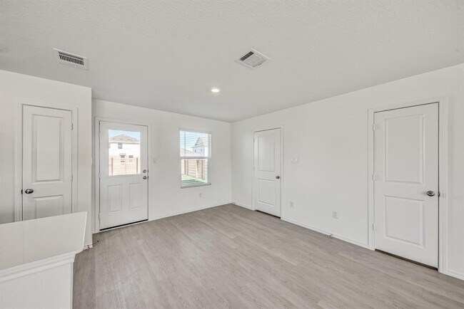 Building Photo - 367 Keefer