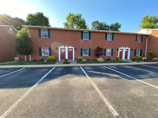 Building Photo - Lovely 2 Bedroom Townhouse with Private Patio, Off-Street Parking & MORE! Call Today!!