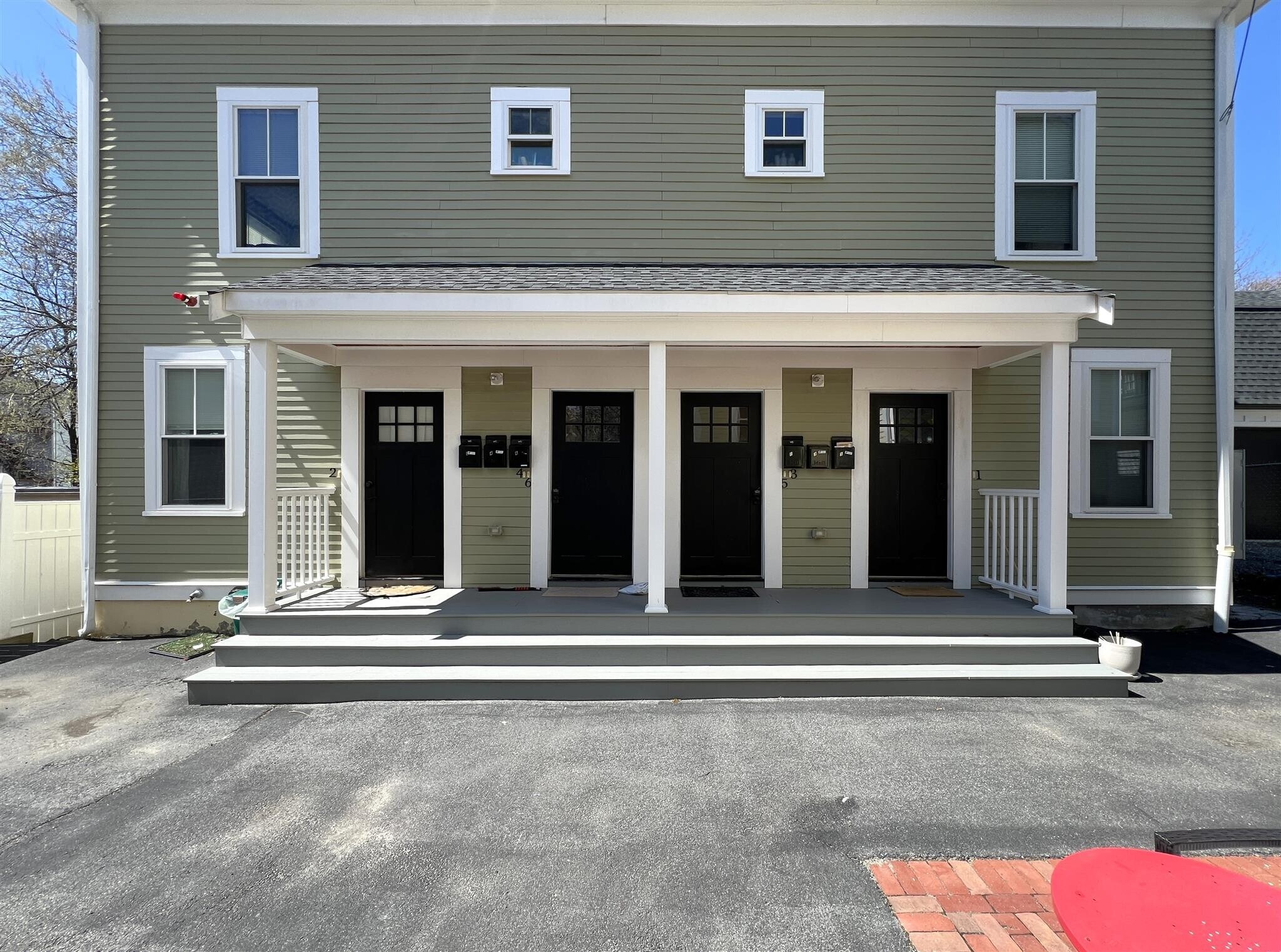 Building Photo - 28 Putnam St