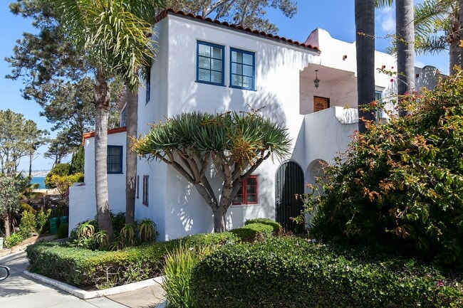 Building Photo - 1311 Cave St