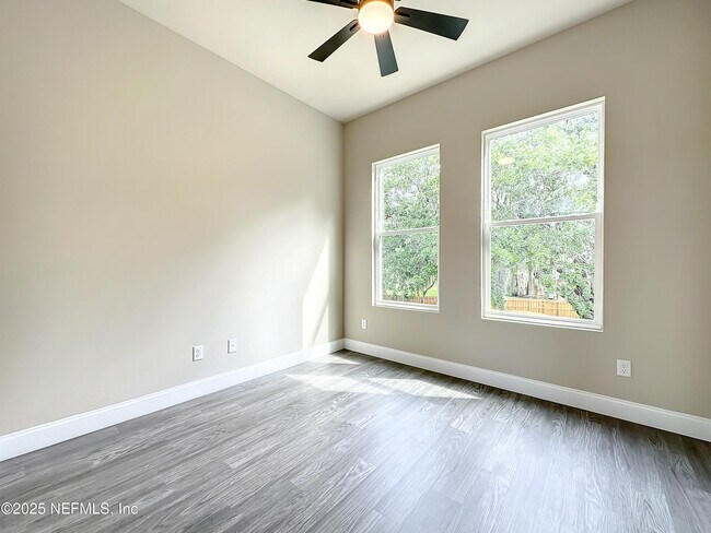 Building Photo - 5395 Heckscher Dr