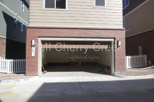 Building Photo - 12871 E Caspian Pl