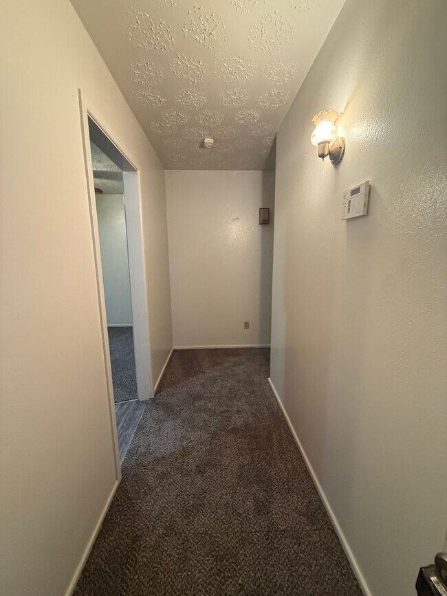 Building Photo - 2723-2723 Fair Palms Pl