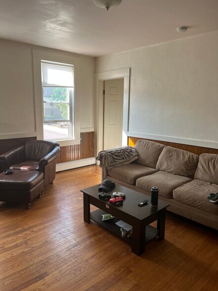 Building Photo - 53 W 7th St