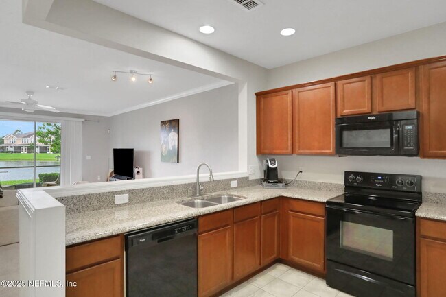 Building Photo - 6846 Roundleaf Dr
