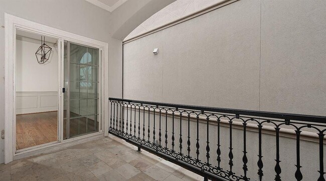Building Photo - 514 Cortlandt St