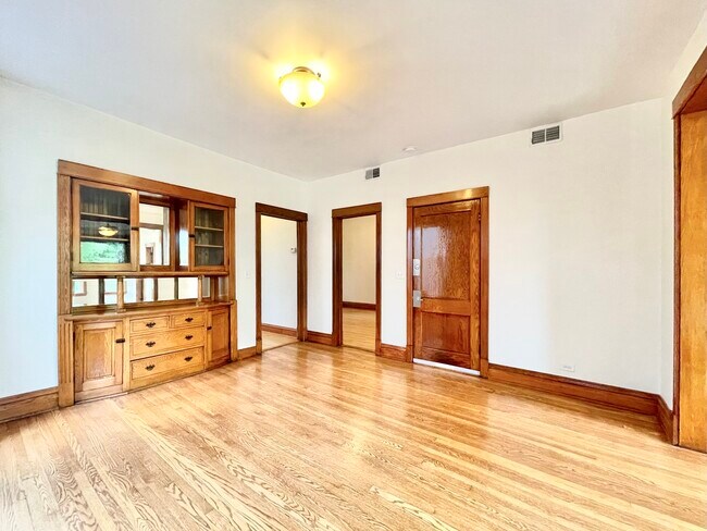Building Photo - 3319 W Pierce Ave