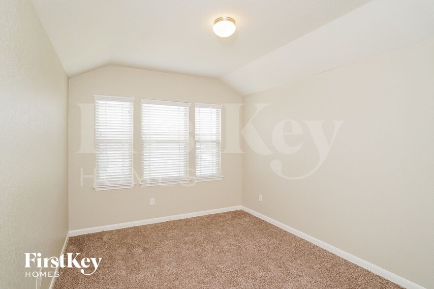 Building Photo - 13206 Frio Parke