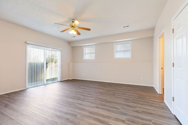 Building Photo - Single-Family Home in Black Oak Estates, Branson