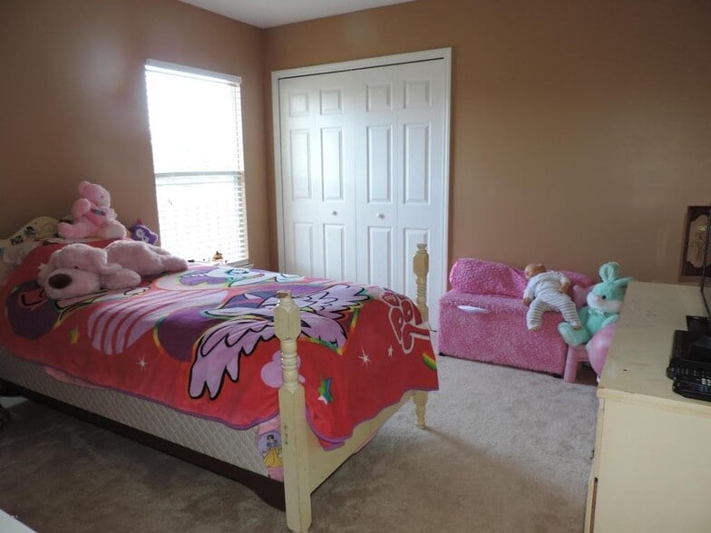 bedroom 1 - 3371 Freedom Ave