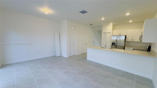 Building Photo - 2621 SE 27th Dr