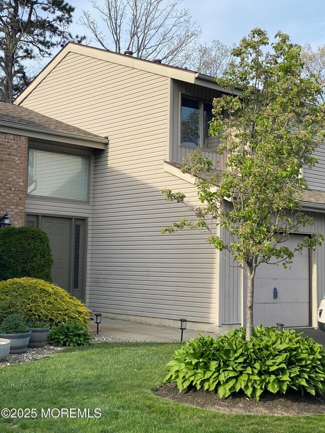 Building Photo - 49 White Swan Way