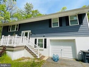 Building Photo - Modern 4 bedroom with fenced backyard