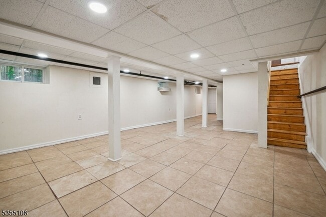 Building Photo - 6 Hughes Pl