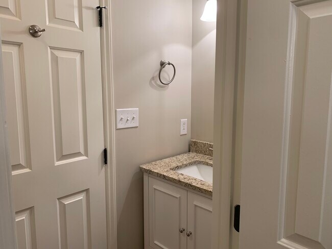 1/2 bath off master bedroom - 2756 victory ct