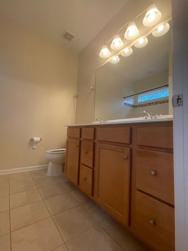 Building Photo - Beautiful home in Clearfield Oaks