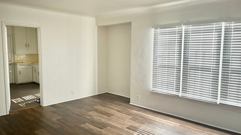 Building Photo - 3520 W 39th St