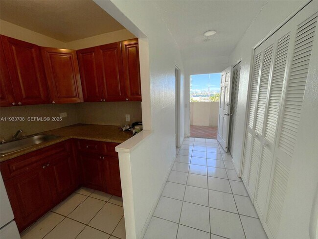 Building Photo - 7904 West Dr