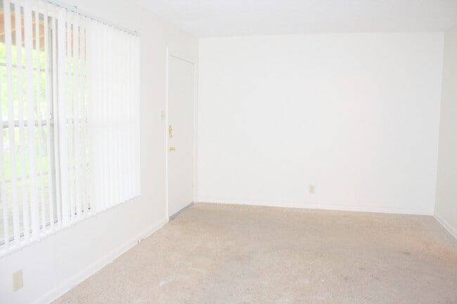 Building Photo - 3/1 in Central Austin Highland Neighborhood. Fenced Backyard. W/D Connections