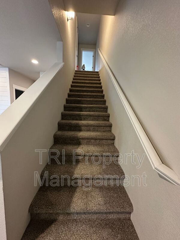 Building Photo - 218 E Chestnut St