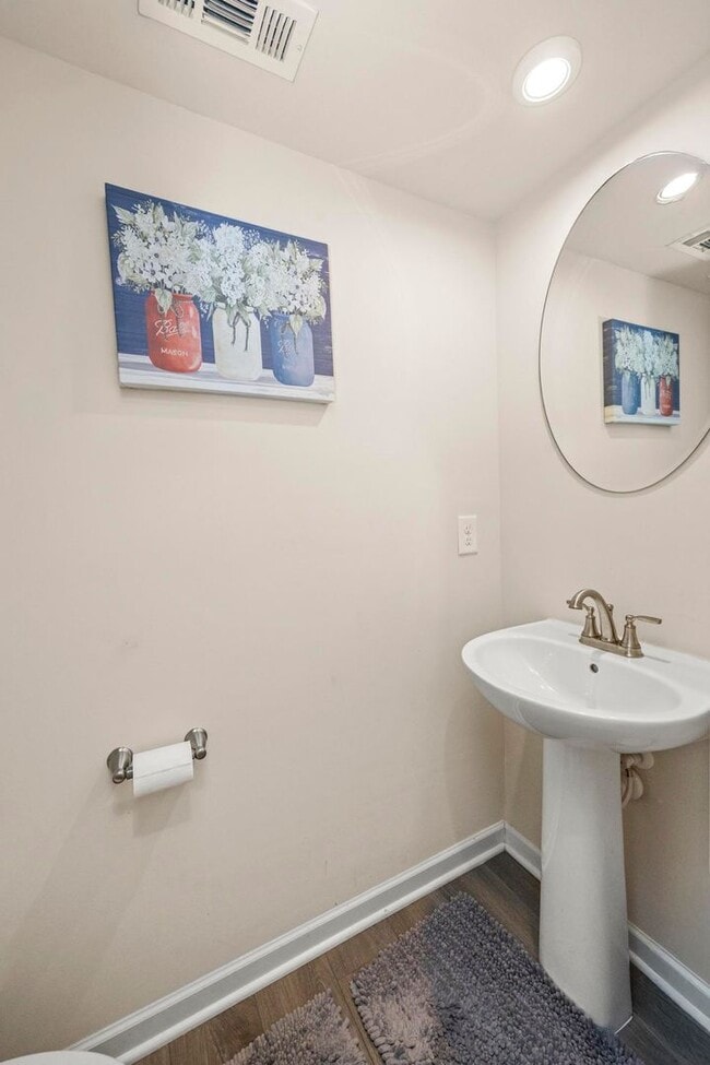 Building Photo - 247 Pryor Dr