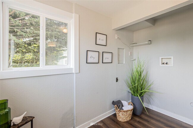 Building Photo - Great Location! 2bd, 1bath House in Tacoma!