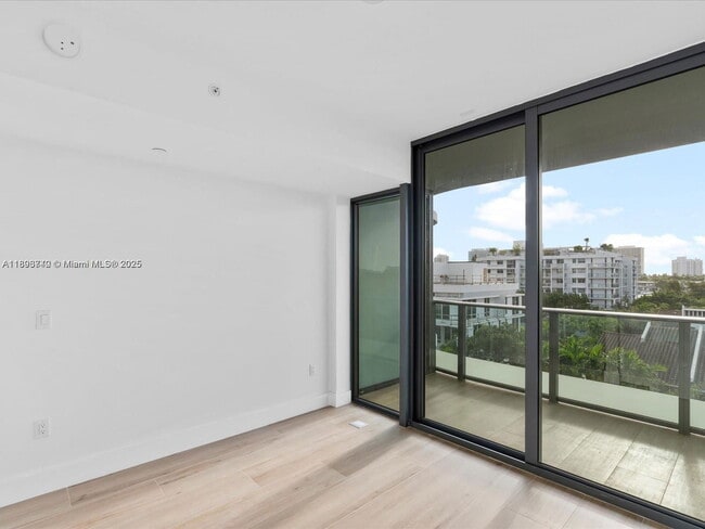 Building Photo - 9901 W Bay Harbor Dr