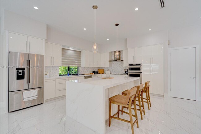 Building Photo - 2521 SW 105th Ave