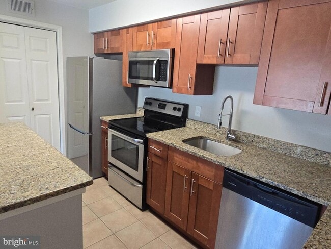 Building Photo - 3306 Wyndham Cir
