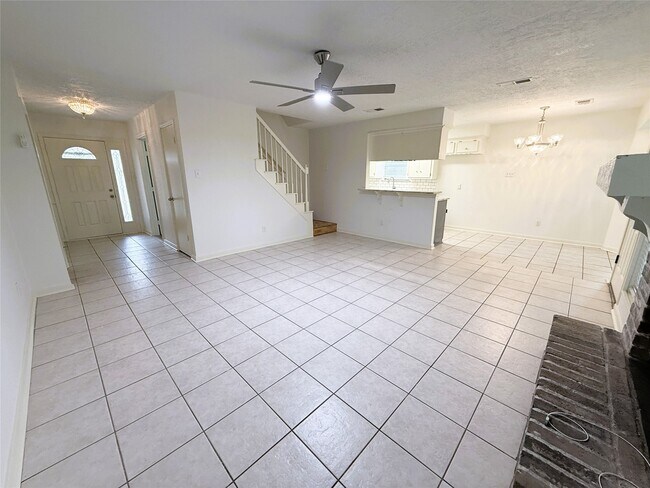 Building Photo - 6902 Sandy Knolls Dr