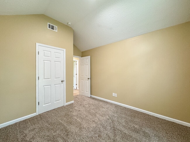 Building Photo - 304 Brina Rd