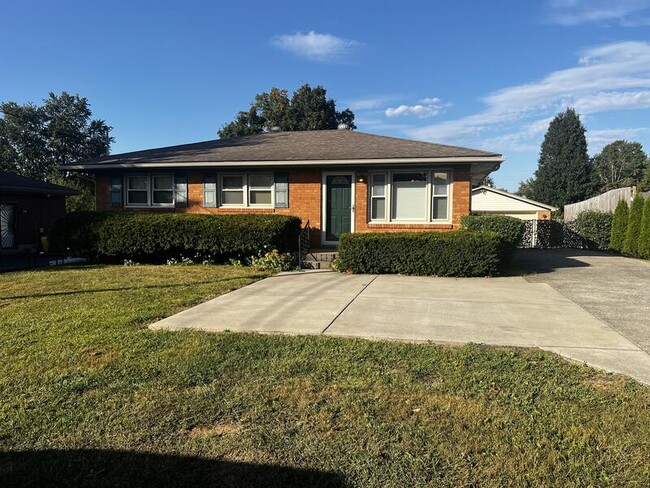 Primary Photo - 6005 Applegate Ln
