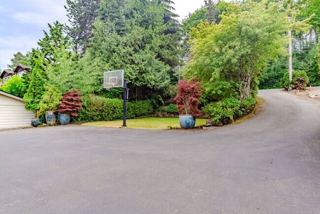 Building Photo - 4Bd/4Ba Seattle Home