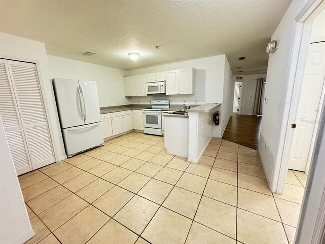 Building Photo - 2732 Club Cortile Cir