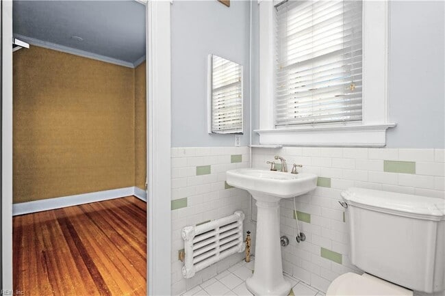 Building Photo - 600 W Olney Rd